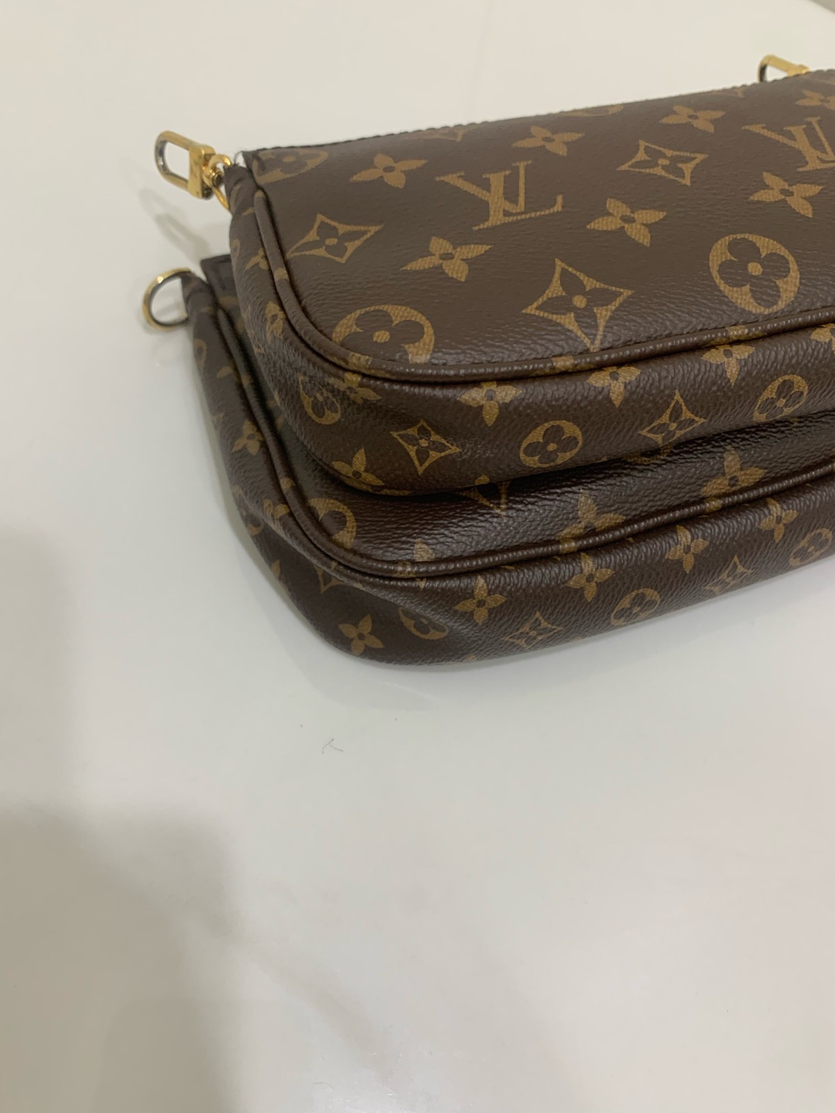 Louis Vuitton green shoulder strap 5 in 1 (24 × 13.5 × 4 )cm