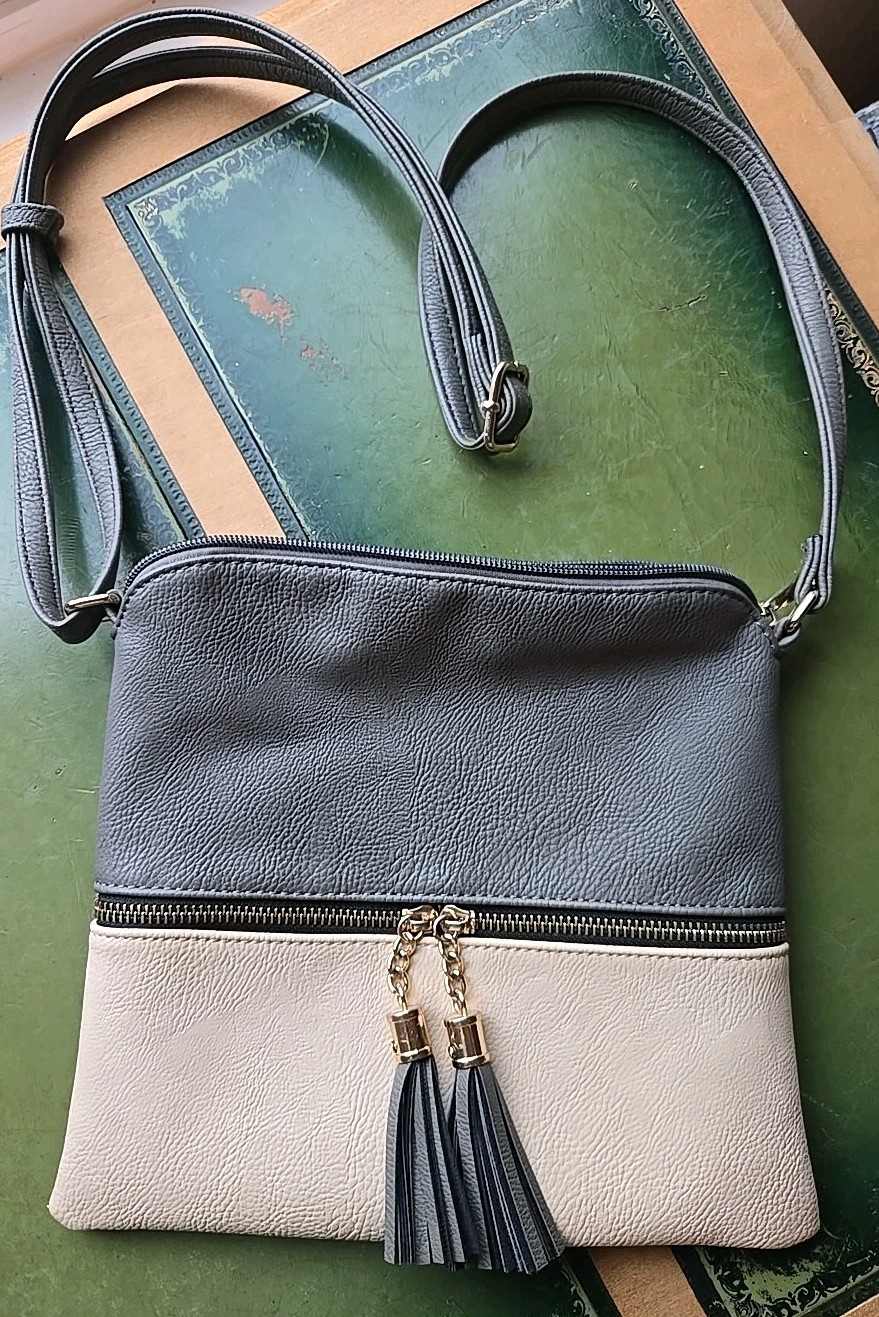 Faux Leather Crossbody Purse Shoulder Bag 10″ X 9 1/2″ Gray Beige Color Block