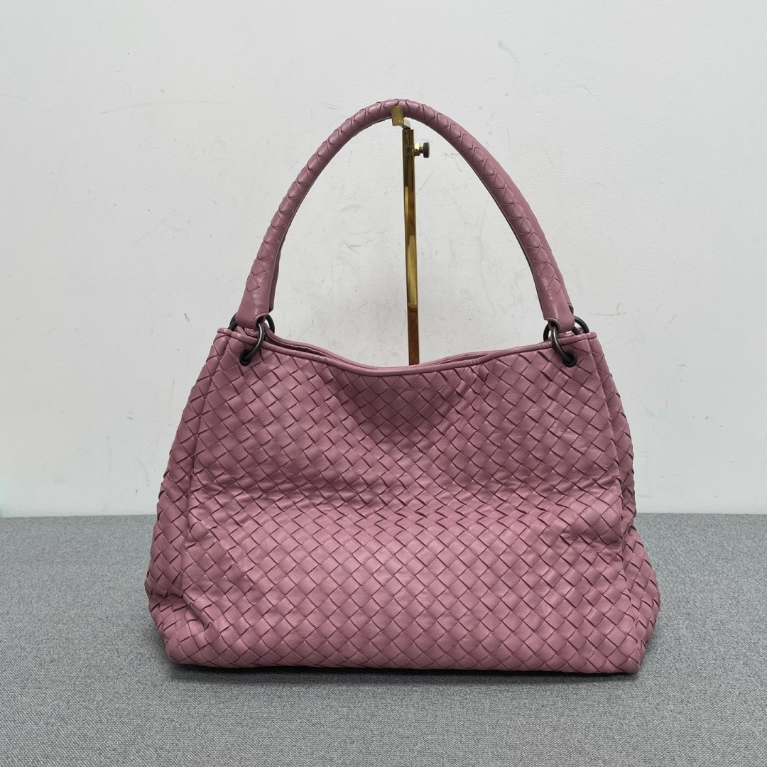 Bottega Veneta Medium Intrecciato Hobo Bag Shoulder Bag Dusty Pink Nappa Leather
