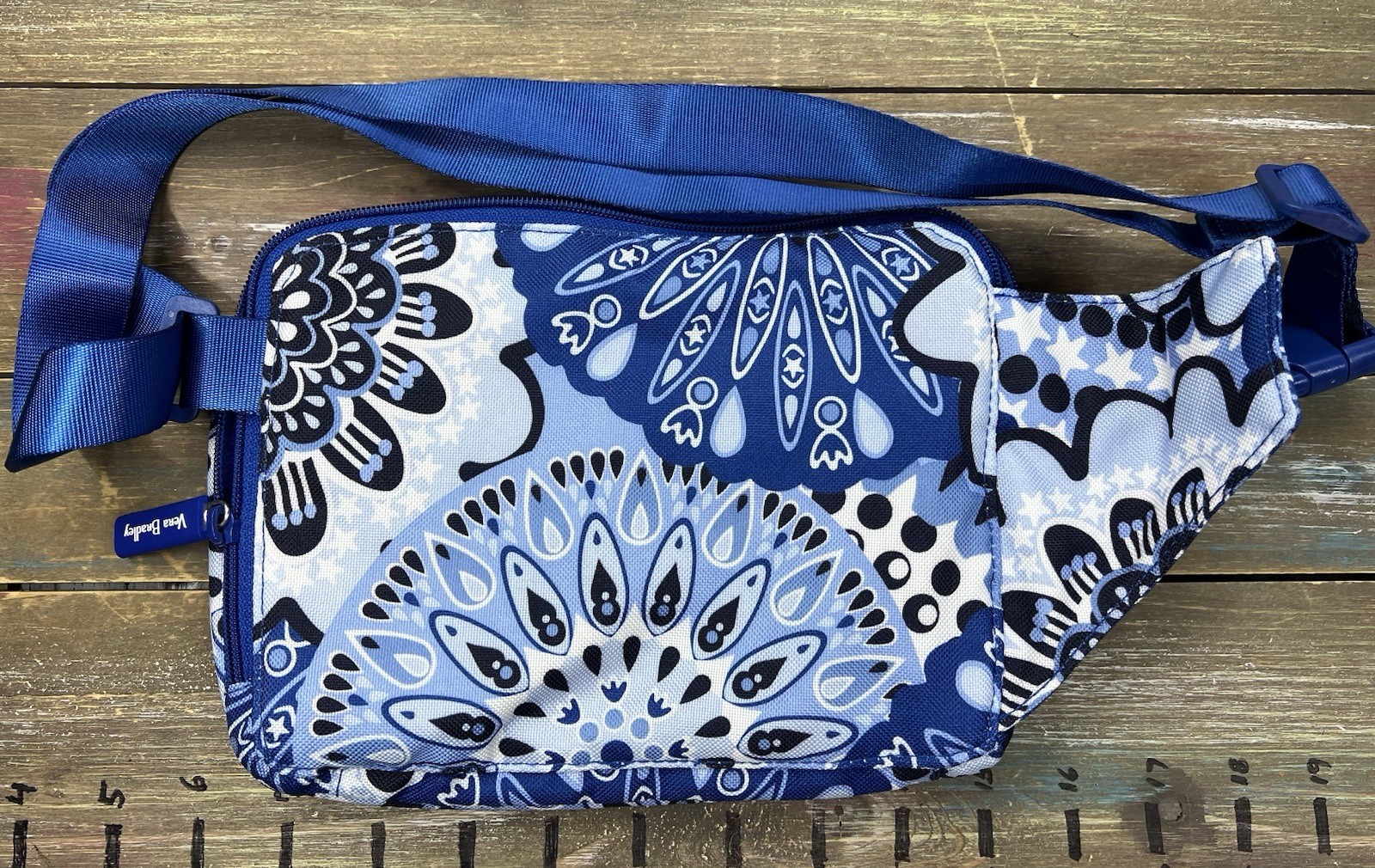 NWOT VERA BRADLEY Blue Star Medallion Fanny Style Pack Zipper Pockets Polyester