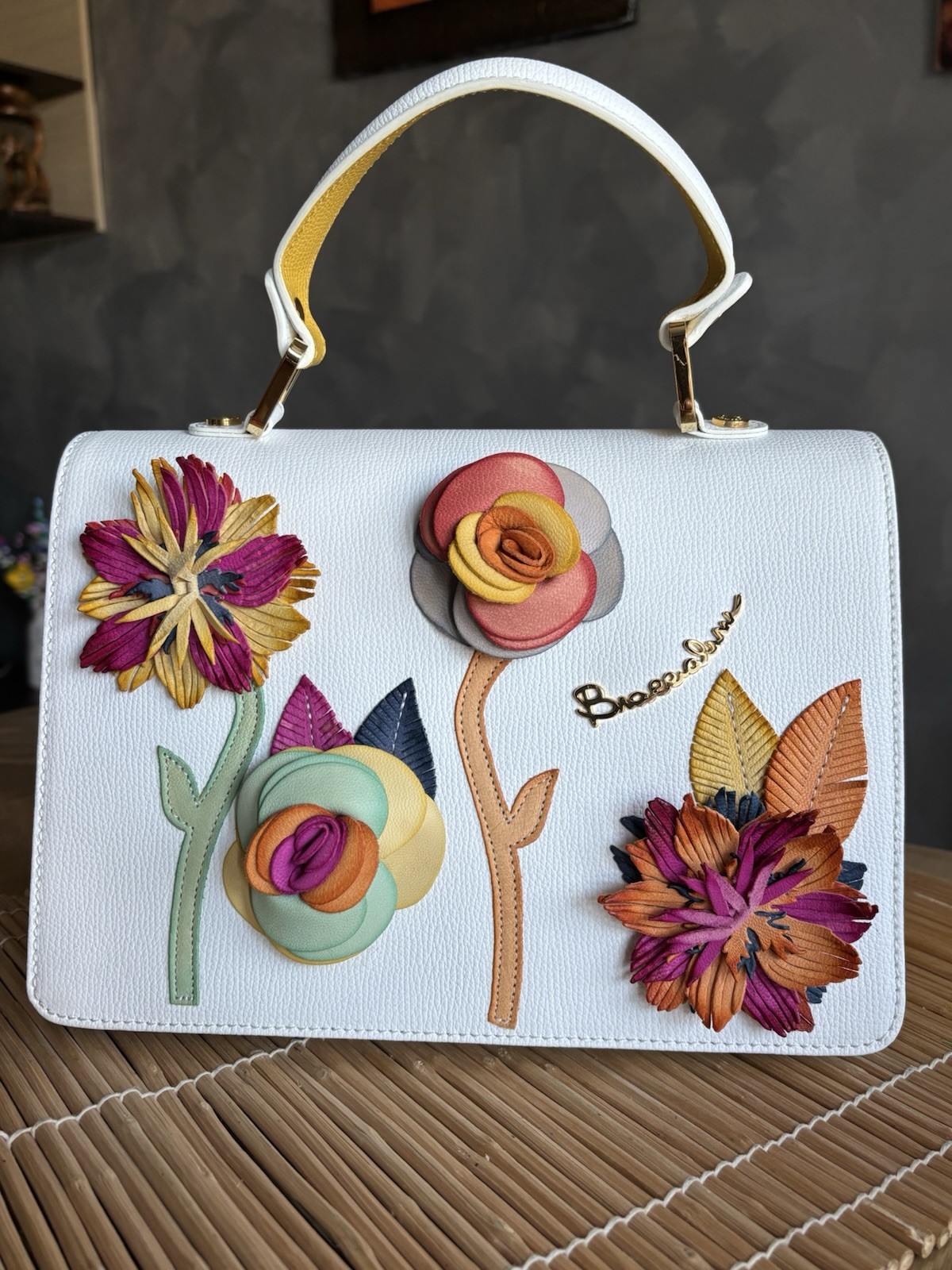 Gorgeous Penelope White Leather 3D Flowers Bracelets Bag NEW
