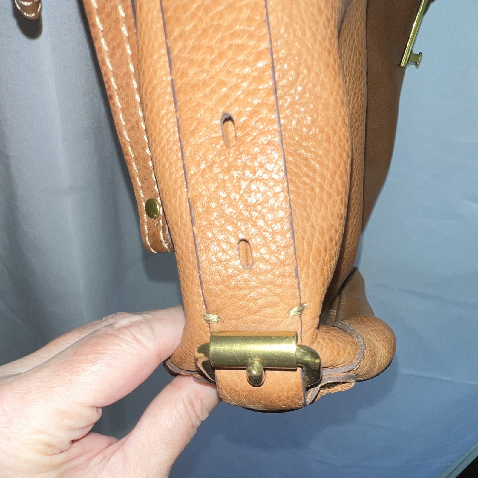 Fossil Brown Pebbled Shoulder Bag Magnetic Closure Gold Hardware Key Lined
