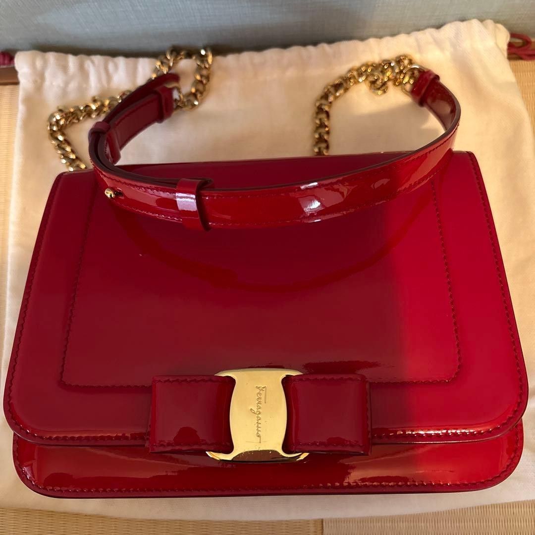 Salvatore Ferragamo Red Patent Leather Shoulder Bag Chain Bow Authentict