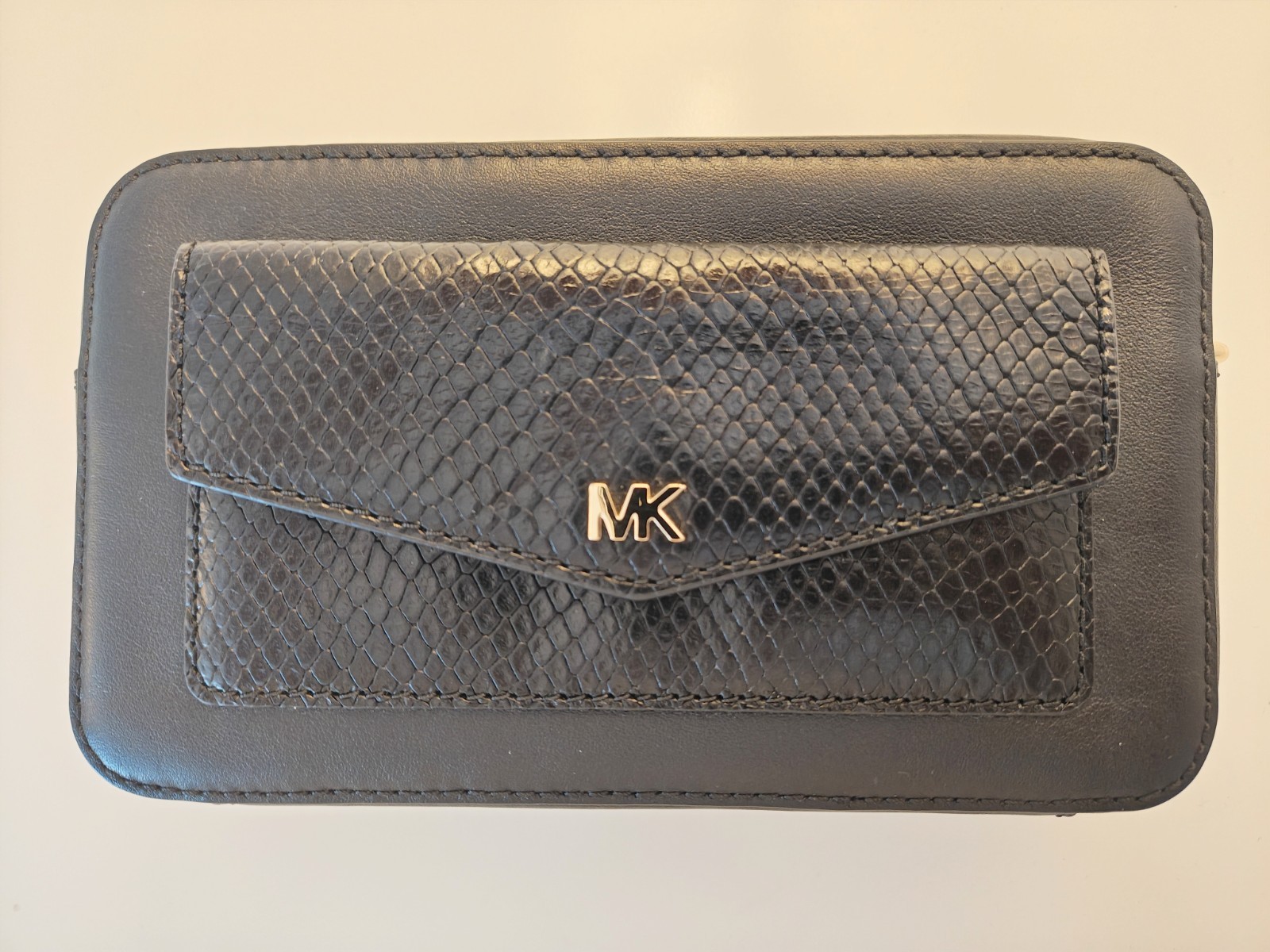 MICHAEL KORS Black Crossbody Camera Bag 7.5″ x 4.5″ 3.5″ in Excellent condition!